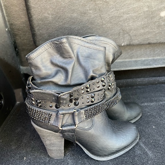 Not Rated Black Booties 6.5 - Picture 3 of 3